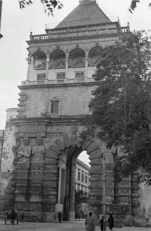 Reisefotos Italien. Sizilien. Palermo. Altes Stadttor beim Normannenpalast