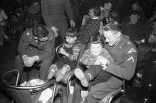 Einladung an Kinder aus dem Sybelheim zum Erntedankfest der amerikanischen Besatzungsstreitkräfte.