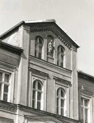 Frankfurt (Oder), Lindenstraße 20. Wohn- und Geschäftshaus (1863), Mittelrisalit