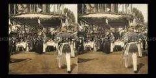 Kaiserin Auguste Viktoria und Prinzessin Cecilie zu Mecklenburg beim Schrippenfest, Neues Palais, Potsdam