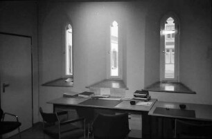 Konstanz: Vorraum mit gotischem Fenster