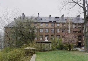 Dresden-Südvorstadt, Mommsenstraße 6. Fritz-Foerster-Bau der Technischen Universität Dresden, Ostflügel. Sitz der Zweigbibliothek Chemie - Teilbibliothek Lebensmittelchemie der SLUB Dresden