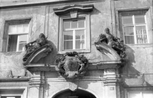 Pirna, Lange Straße 10. Bürgerhaus (1350/1520). Barockportal