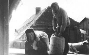 Oderwitz-Oberoderwitz. Berndtmühle, ankommende Mahlkunden, Repro