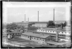 Blick von Bau Me 24 Verwaltungsgebäude und Laboratorium, Me 26 Bürogebäude, Me 100 Automatische Fernsprechzentrale, Me 106 Kohlenoxydreinigung, Me 107 Absorptionsanlage