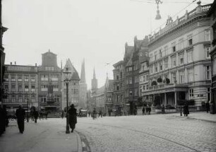 Lübeck, Klingberg : Lübeck. Klingberg. Ansicht mit Siegesbrunnen und Hotel "Stadt Hamburg" mit Löwen nach Ch. Rauch