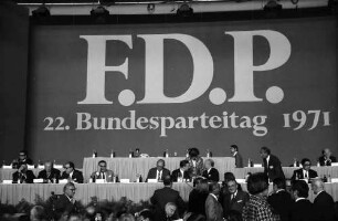 Freiburg: Stadthalle; FDP 22. Bundesparteitag, Totale der Stadthalle, innen