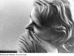 Portrait Frau Seidel im Profil nach links, aufgenommen in Dresden