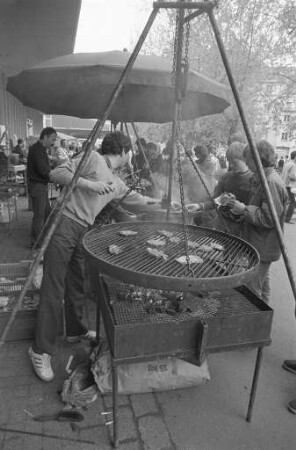 Maikundgebung des Deutschen Gewerkschaftsbundes DGB in der Innenstadt mit Volksfest auf der Seebühne im Stadtgarten zum "Tag der Arbeit"