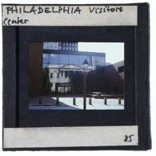 Philadelphia, First Bank of the United States : Als Reflektion auf der Glasfassade des gegenüberliegenden Gebäudes