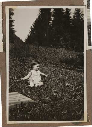 Christiane Zimmers Sohn Andreas auf einer Wiese