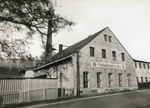 Deutschneudorf-Deutschkatharinenberg. Betrieb NARVA, Produktionsgebäude. Straßenansicht