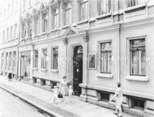 Gedenktafel für Lenin an einem Wohnhaus in der Steinstraße in Leipzig