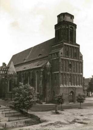 Cottbus. Pfarrkirche (2. Hälfte 15. Jahrhundert). Ansicht von Nordwesten