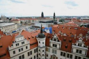 Dresden-Altstadt. Blick vom Hausmannsturm des Schlosses nach Südost über den Kulturpalast gegen Rathausturm und Turm der Kreuzkirche