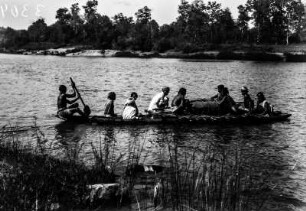 Übersetzen mit Einbaum (Deutsche Indien-Expedition 1926/1929 - 7. Zentralindien)