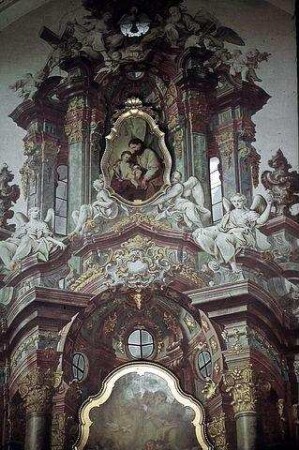Illusionistisch gemalter Hochaltar