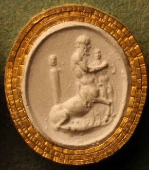 Der Kentaur Chiron mit dem jungen Achilles (Daktyliothek, Zweites Historisches Tausend)