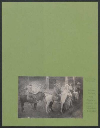 [Pferdegruppe im Hausschatten] : Fotoliste Max Uhle Nr. 407
