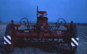 Fotografie: Traktor, Geräteträger, Zwischenachsanbau