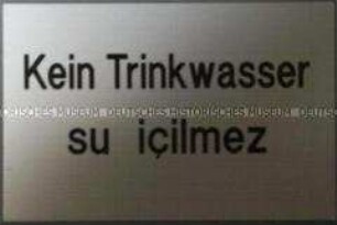 Hinweisschild für Brunnen "Kein Trinkwasser" (zweisprachig)