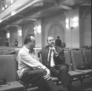 Gewandhauskapellmeister Kurt Masur bei der Probe mit dem Gewandhausorchester. Leipzig, Kongreßhalle, 02.09.1970