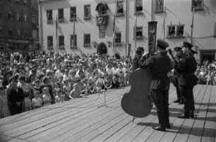 Meißen-Altstadt, Markt. Veranstaltung zum Jubiläum 250 Jahre Meißner Porzellan auf einer Freilichtbühne