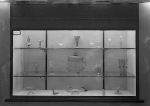 Vitrine mit Venezianischen Gläsern