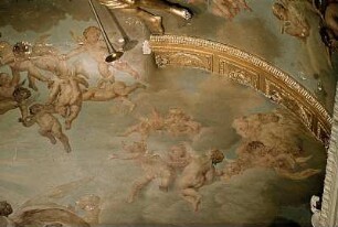 Südseite: Engel in Verehrung der Herrlichkeit Gottes