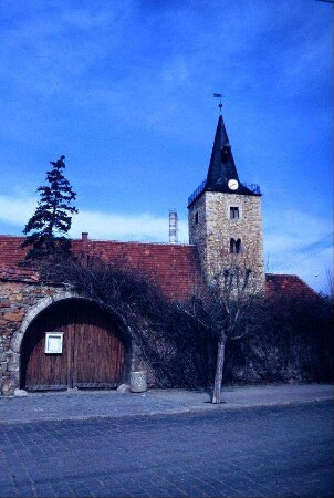 Kirchhofsmauer, Kirche