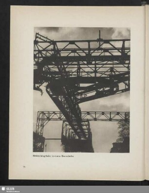 Elektrohängebahn in einem Binnenhafen