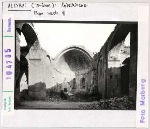 Aleyrac: Ruine der Abteikirche, Chor nach Osten