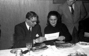 Freiburg: Prinz Nicolae betrachtet meine Fotos