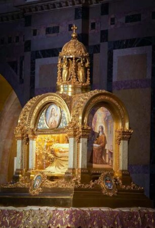 Frankreich. Basse Normandie. Calvados. Lisieux. Basilique Sainte Therese. Innen. Reliquie der heiligen Theresia