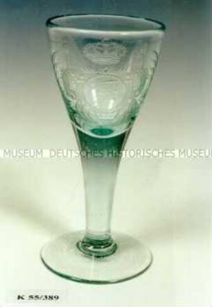 Kelchglas mit Monogramm FA und Krone