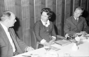 Kirchzarten: Kurhaus; Badisches Kammerschauspiel; Ilse Werner, Georg A. Weth und Bürgermeister von Kirchzarten: Erich Rieder