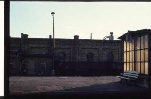 Potsdam, Hauptbahnhof : ehem. Stellwerk / Bahngebäude am Hauptbahnhof, am 1. September 1999 erfolgte die Umbenennung des Bahnhofs Potsdam Stadt in Potsdam Hauptbahnhof