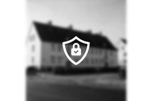 Schwarzendamm / Claudiusstraße: Wohnhaus der Gemeinnützigen Wohnstättengenossenschaft e.G. Bad Oldesloe: links davor Kinder