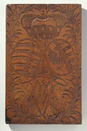 Relieftafel: Vorderseite mit sächsichen Wappen, Herzogshut und Monogramm "AFM", Rückseite mit Trophäe