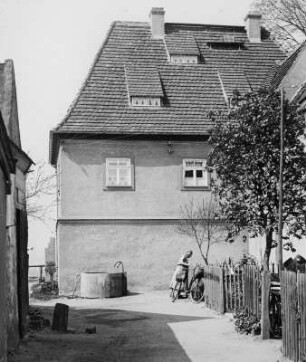 Coswig, Am Talkenberger Hof 15. Weingut Talkenberger Hof (bezeichnet 1607). Hofansicht mit Wohngebäude