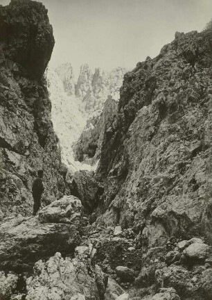 Dolomiten. Bärenloch in der Rosengartengruppe