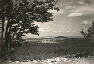 Osterzgebirge. Altenberg und Geisingberg vom Kahleberg. Links der Galgenteich