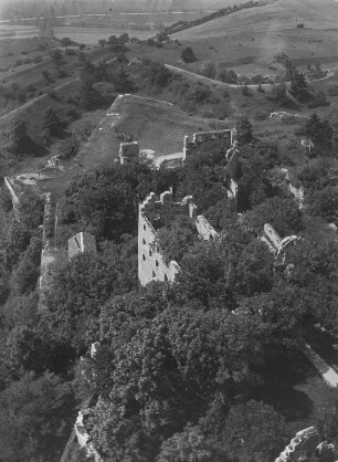 Festung Hohentwiel : Blick von oben auf Teile der Festungsruine Hohentwiel.