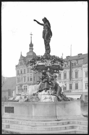 Tetschen. Marktbrunnen (Elbebrunnen, 1907; Rudolf Weyr)