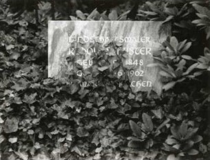 Grabanlage für den Landschaftsmaler Rudolf Schuster. Stein, Schmiedeeisen (nach 1902). Grabstein. Markneukirchen, Friedhof