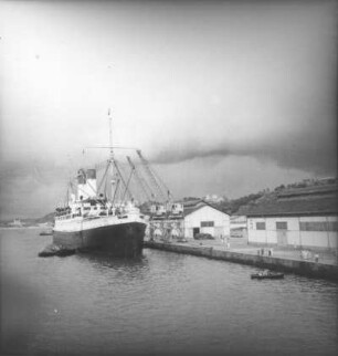 Passagierschiff : Passagierschiff "Monte Olivia" (1924; Blohm und Voss) der Hamburg Südamerikanischen Dampfschifffahrts-Gesellschaft (HSDG) an einem Kai