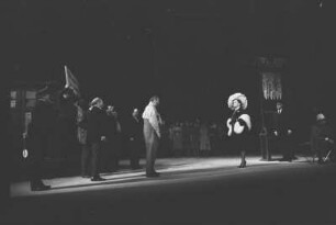 Szenenbilder aus "Der Besuch der alten Dame", tragische Komödie von Friedrich Dürrenmatt. Volksbühne Berlin, 24.02.1965
