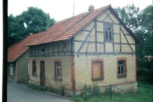 Wohnhaus mit Kniestock, leerstehend