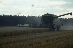 Fotografie: Erntetechnik, Mähdrescher selbstfahrend, Strohhäcksler