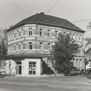 Markkleeberg, Wohnhaus mit Laden : Markkleeberg (Kreis Leipziger Land), Wohnhaus mit Laden (Sparkasse), Bornaische Straße 73/Ecke Schillerplatz, um 1900, Eckansicht
